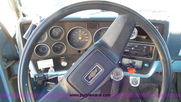 image for item L2013 1986 Chevrolet C30 bucket truck