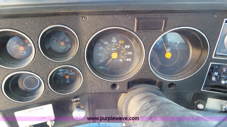 image for item L2013 1986 Chevrolet C30 bucket truck