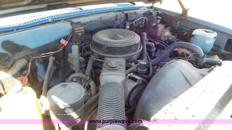 image for item L2013 1986 Chevrolet C30 bucket truck