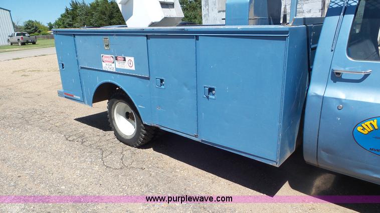 image for item L2013 1986 Chevrolet C30 bucket truck