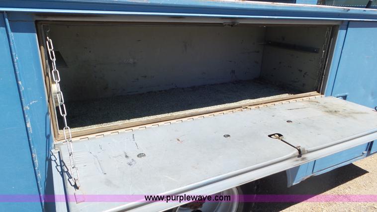 image for item L2013 1986 Chevrolet C30 bucket truck