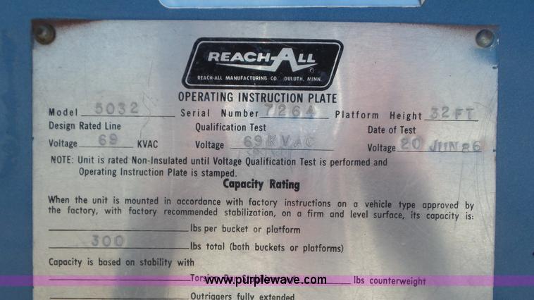 image for item L2013 1986 Chevrolet C30 bucket truck