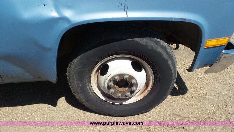 image for item L2013 1986 Chevrolet C30 bucket truck