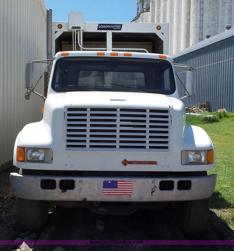 image for item L2014 1991 International 4900 refuse truck