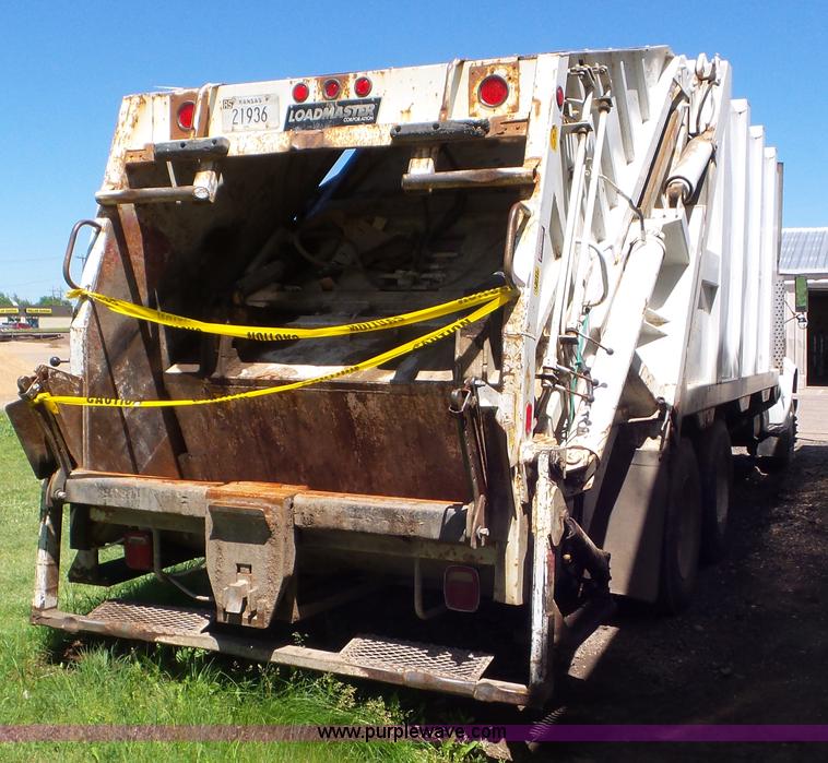 image for item L2014 1991 International 4900 refuse truck