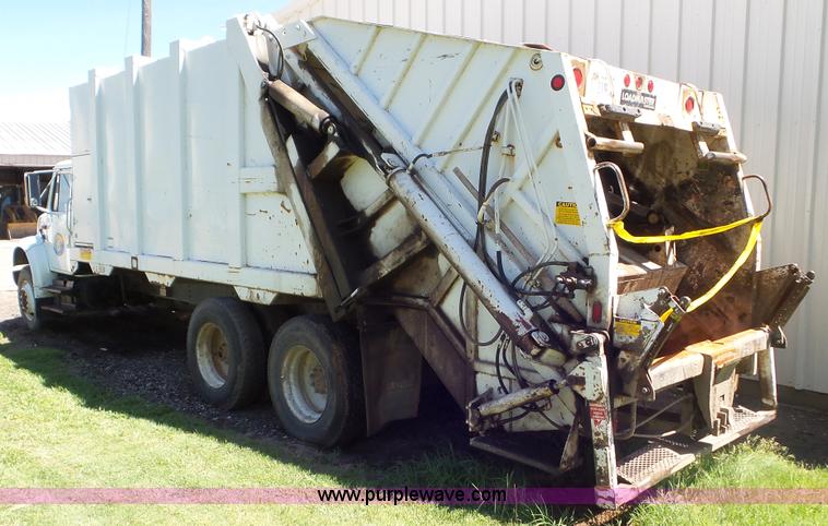 image for item L2014 1991 International 4900 refuse truck