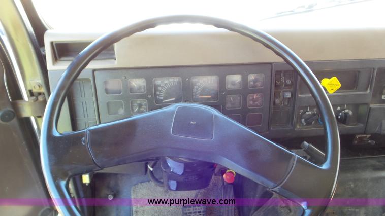 image for item L2014 1991 International 4900 refuse truck