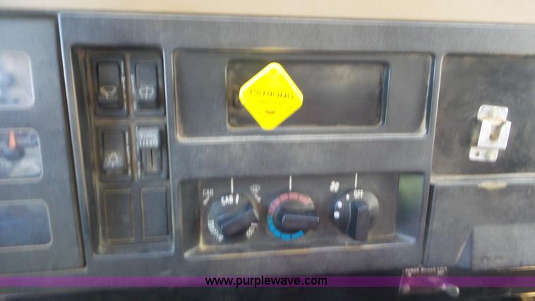 image for item L2014 1991 International 4900 refuse truck