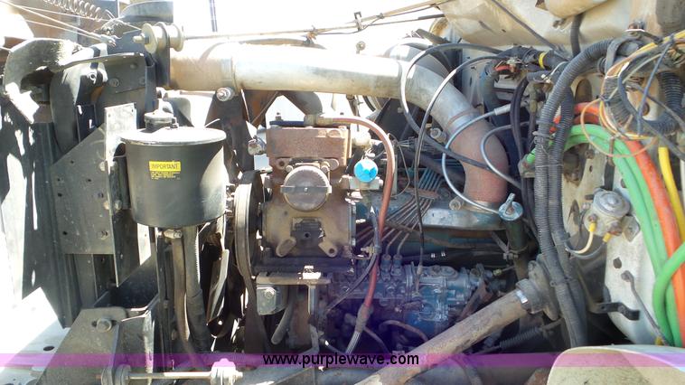 image for item L2014 1991 International 4900 refuse truck