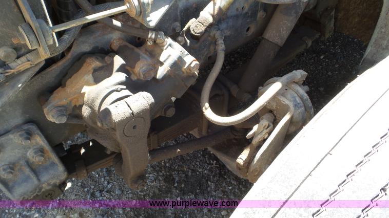 image for item L2014 1991 International 4900 refuse truck