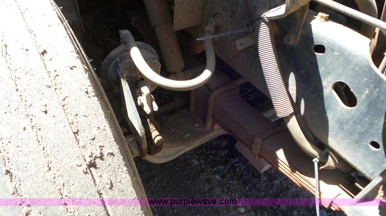 image for item L2014 1991 International 4900 refuse truck