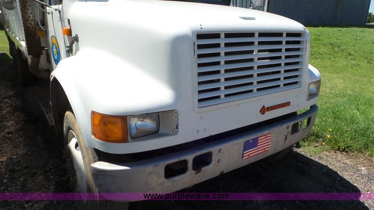 image for item L2014 1991 International 4900 refuse truck