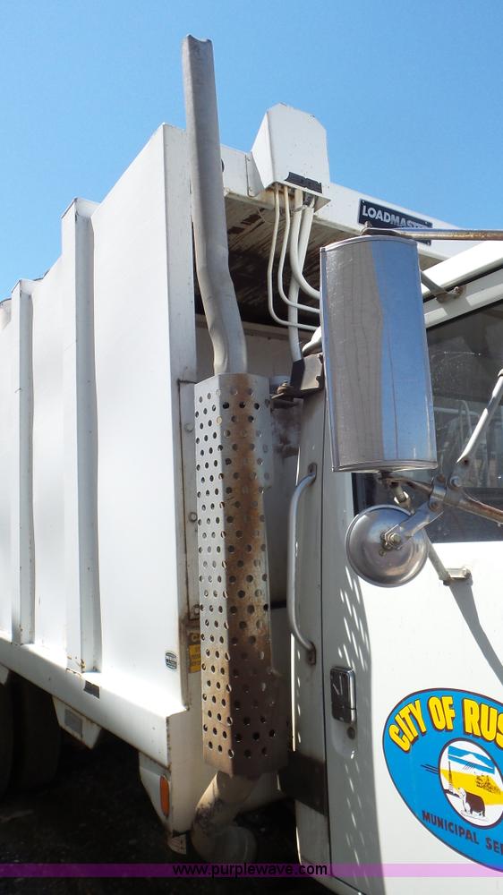 image for item L2014 1991 International 4900 refuse truck