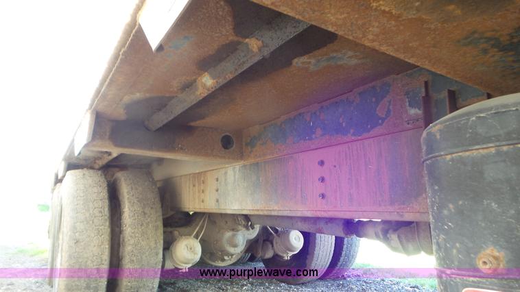 image for item L2014 1991 International 4900 refuse truck