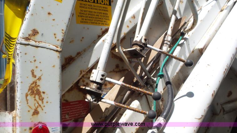 image for item L2014 1991 International 4900 refuse truck