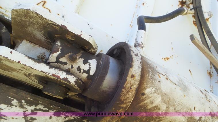 image for item L2014 1991 International 4900 refuse truck