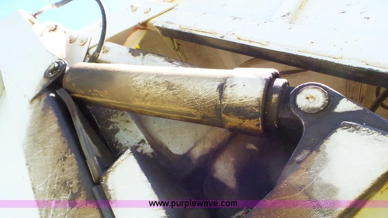 image for item L2014 1991 International 4900 refuse truck