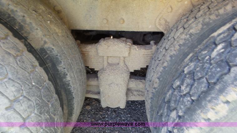 image for item L2014 1991 International 4900 refuse truck