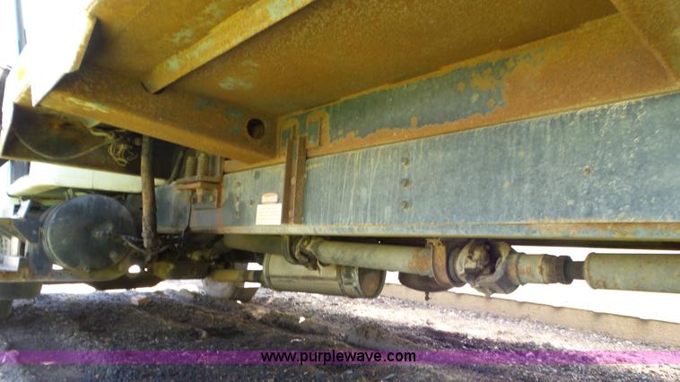 image for item L2014 1991 International 4900 refuse truck