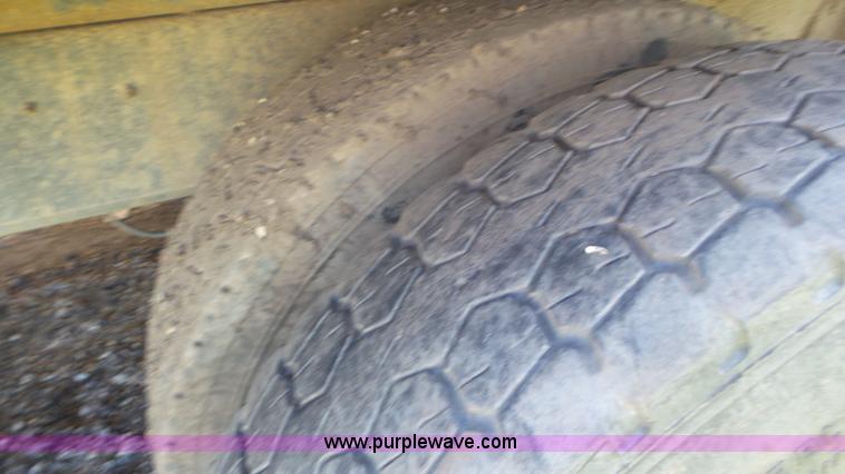 image for item L2014 1991 International 4900 refuse truck