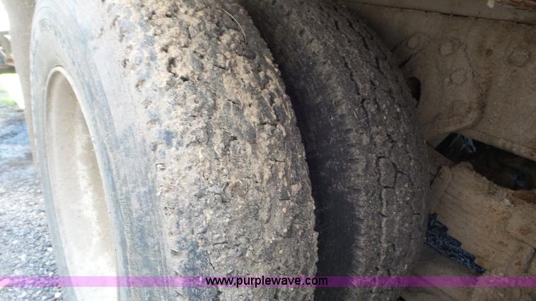 image for item L2014 1991 International 4900 refuse truck