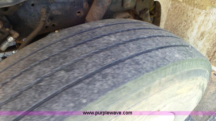 image for item L2014 1991 International 4900 refuse truck