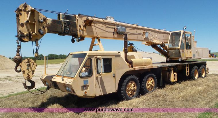 image for item L2016 1979 Pettibone 8430 LS truck crane