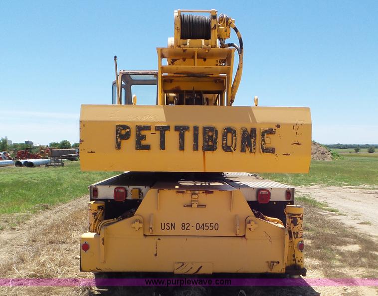image for item L2016 1979 Pettibone 8430 LS truck crane