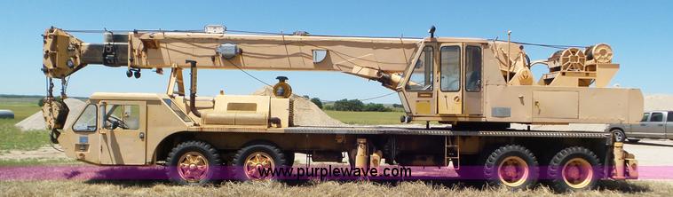 image for item L2016 1979 Pettibone 8430 LS truck crane