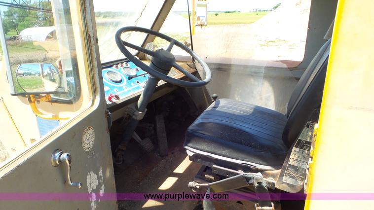 image for item L2016 1979 Pettibone 8430 LS truck crane