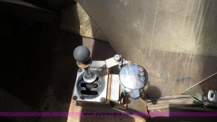 image for item L2016 1979 Pettibone 8430 LS truck crane