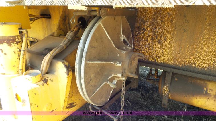 image for item L2016 1979 Pettibone 8430 LS truck crane