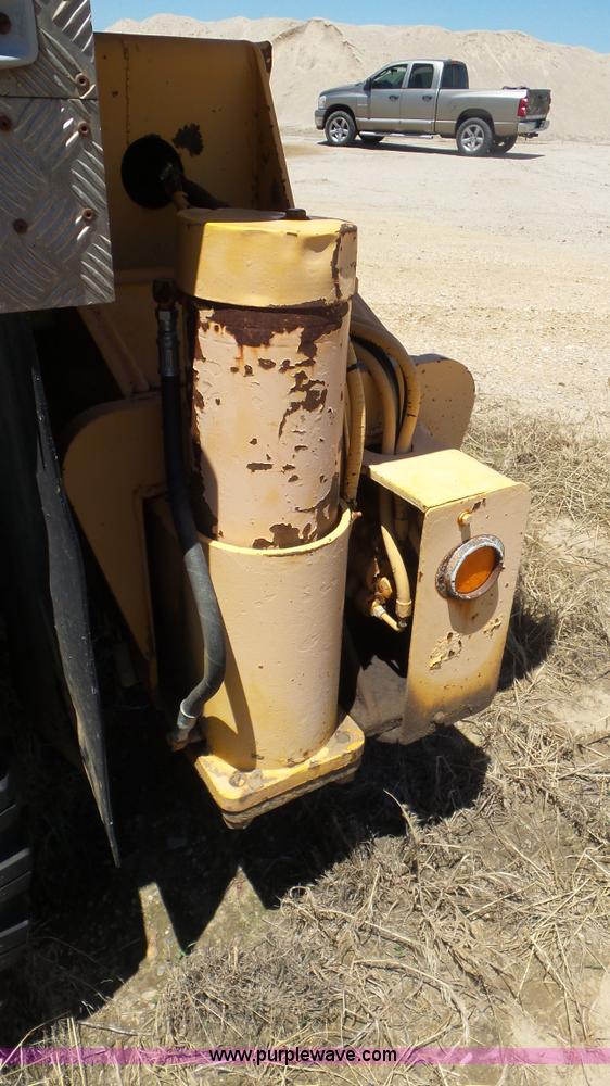 image for item L2016 1979 Pettibone 8430 LS truck crane