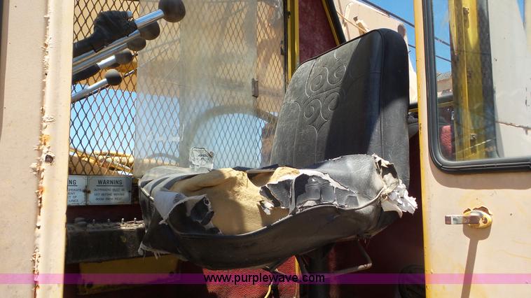 image for item L2016 1979 Pettibone 8430 LS truck crane