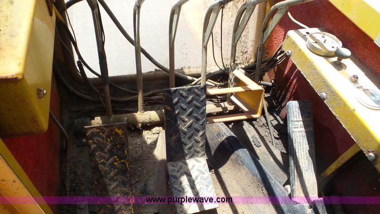 image for item L2016 1979 Pettibone 8430 LS truck crane