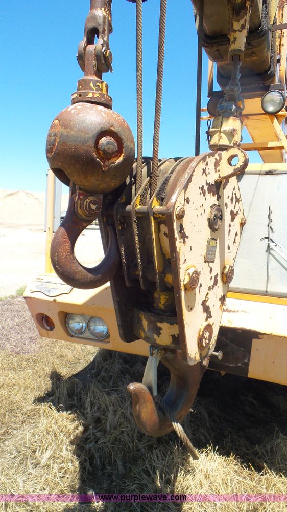 image for item L2016 1979 Pettibone 8430 LS truck crane