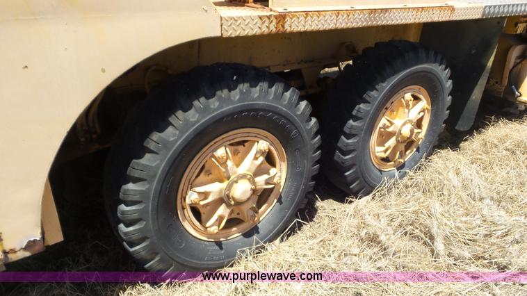 image for item L2016 1979 Pettibone 8430 LS truck crane