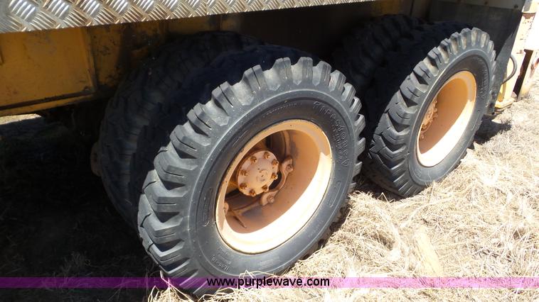 image for item L2016 1979 Pettibone 8430 LS truck crane