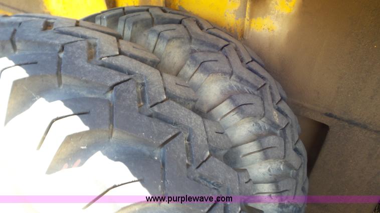 image for item L2016 1979 Pettibone 8430 LS truck crane