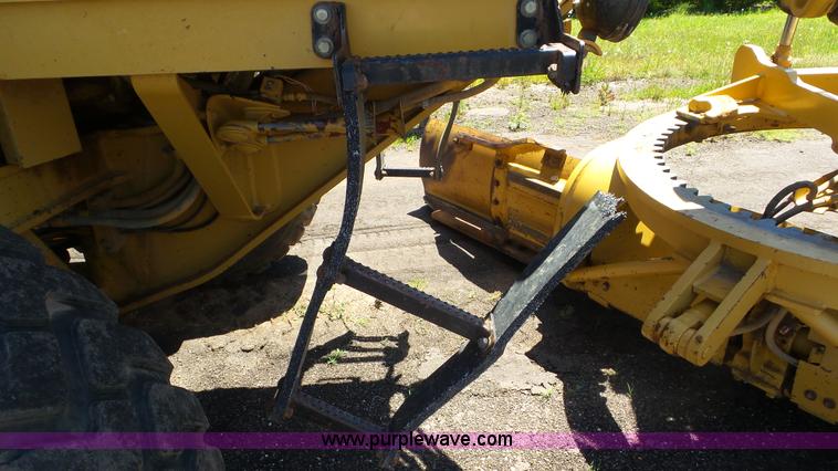 image for item L2021 1993 Caterpillar 120G motor grader