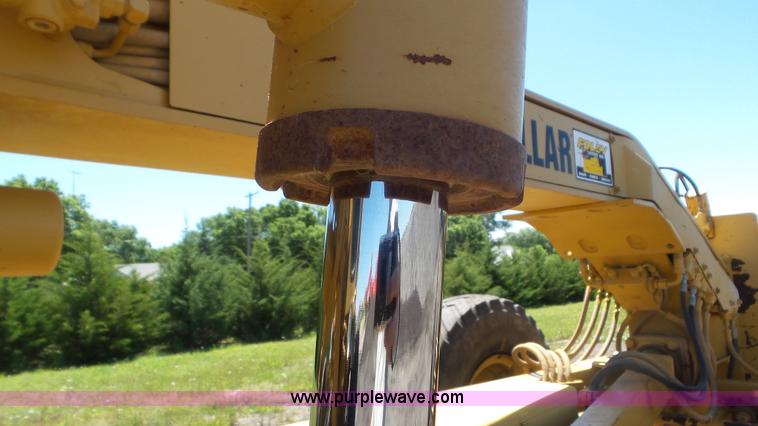 image for item L2021 1993 Caterpillar 120G motor grader