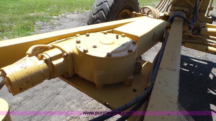 image for item L2021 1993 Caterpillar 120G motor grader