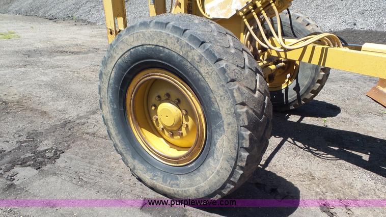 image for item L2021 1993 Caterpillar 120G motor grader