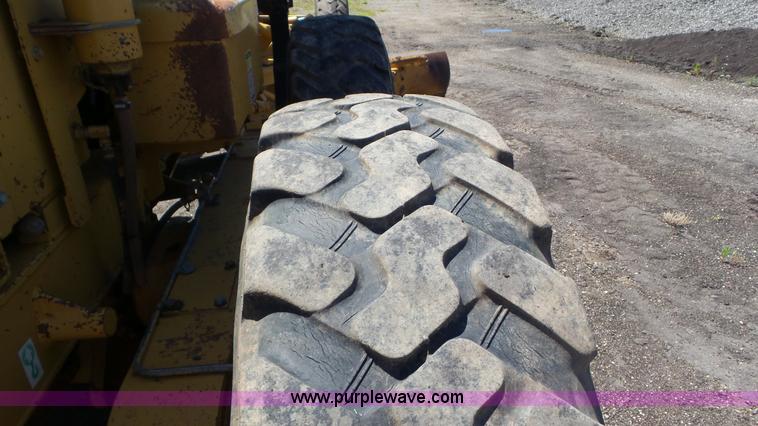 image for item L2021 1993 Caterpillar 120G motor grader