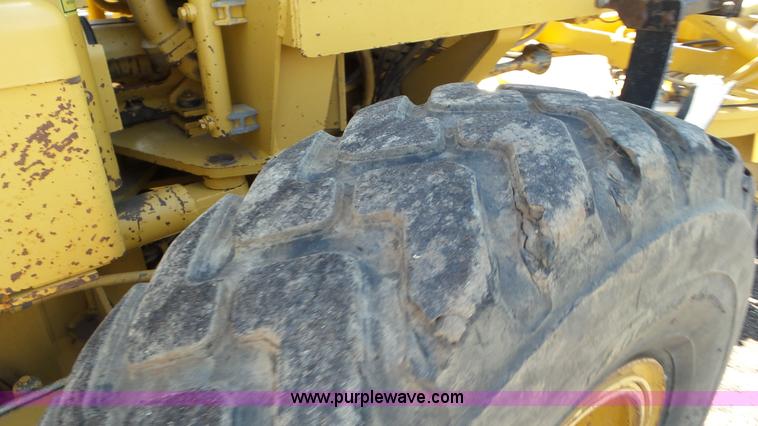 image for item L2021 1993 Caterpillar 120G motor grader