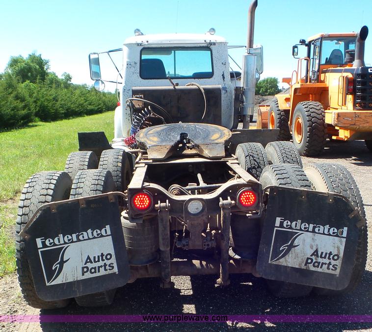 image for item L2024 1986 Mack R688ST semi truck