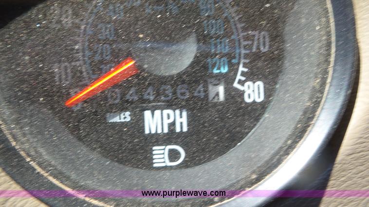 image for item L2024 1986 Mack R688ST semi truck