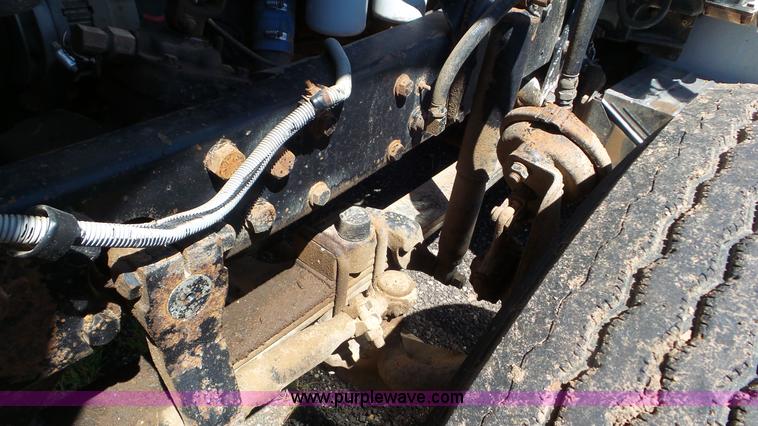 image for item L2024 1986 Mack R688ST semi truck