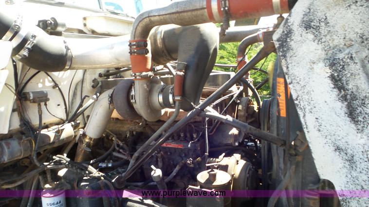 image for item L2024 1986 Mack R688ST semi truck