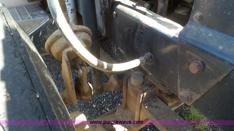 image for item L2024 1986 Mack R688ST semi truck